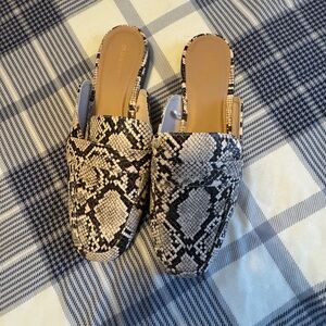 Old Navy Black and Tan Snake Pattern Mules